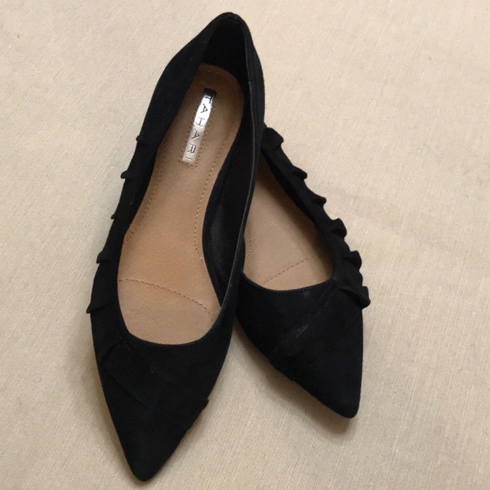 Tahari Pioneer Ruffled Suede Point-Toe Flat size 7.5
